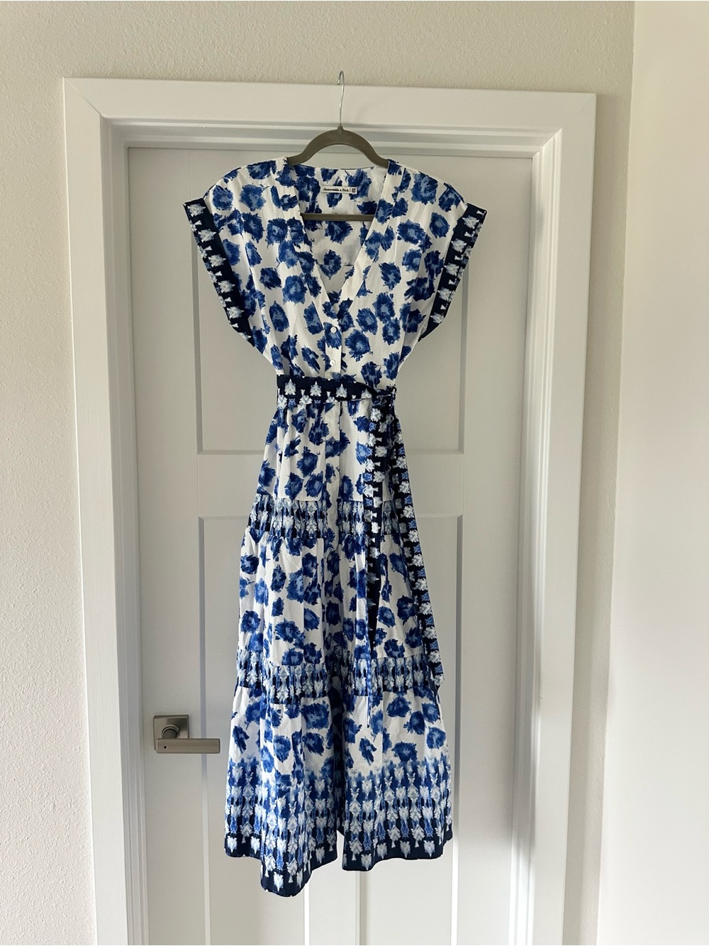 Abercrombie & Fitch Blue White Floral V-Neck Tiered Maxi Dress - XS